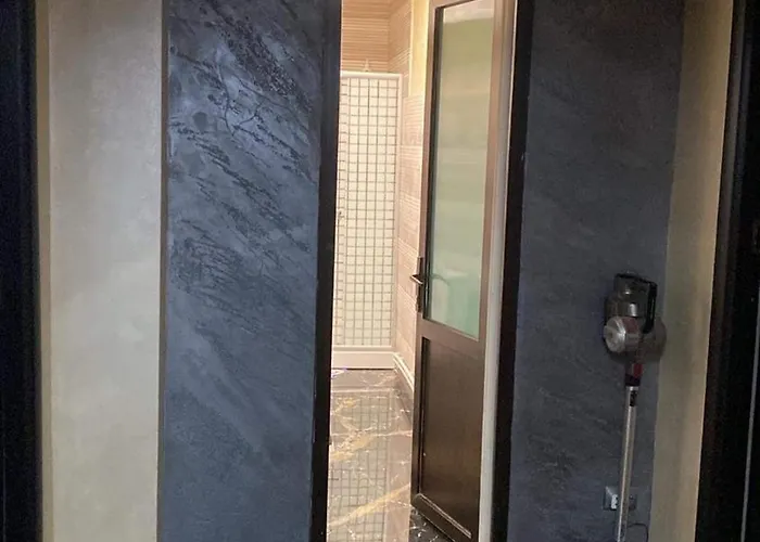 Lovely 1 Bedroom Flat In A 2 Ground Floor House Holiday home *