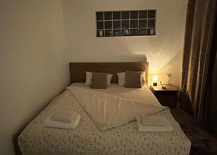 Lovely 1 Bedroom Flat In A 2 Ground Floor House