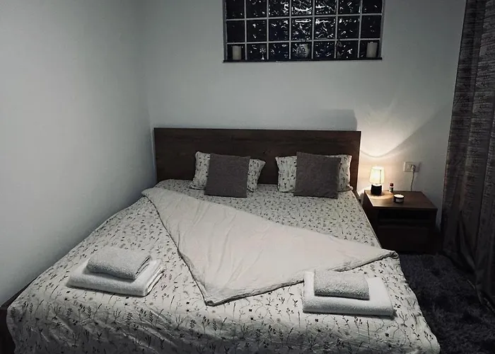 Lovely 1 Bedroom Flat In A 2 Ground Floor House